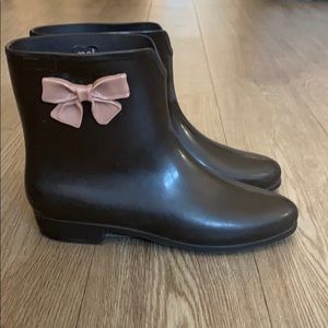 Mel by Melissa ankle rain boot. Size 9.